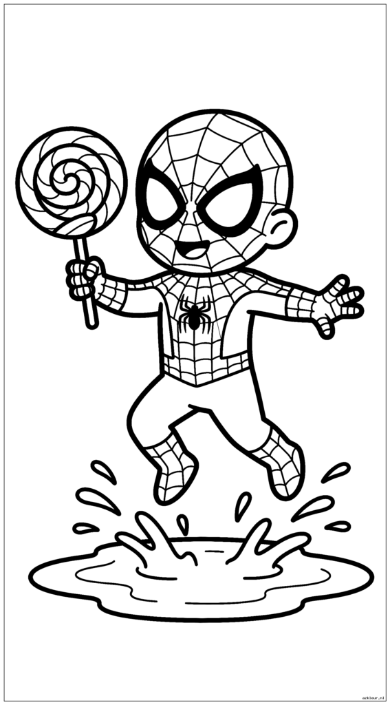 Peuter Spiderman houdt een grote lolly vast terwijl hij in een plas springt