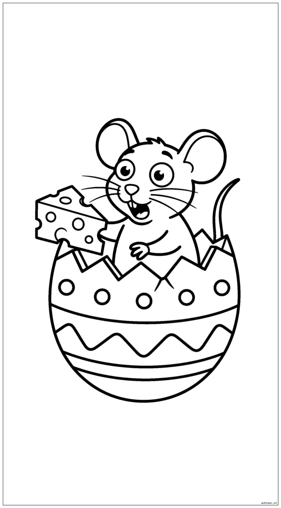 Verraste muis die uit een gebarsten paasei gluurt terwijl hij een stuk kaas vasthoudt